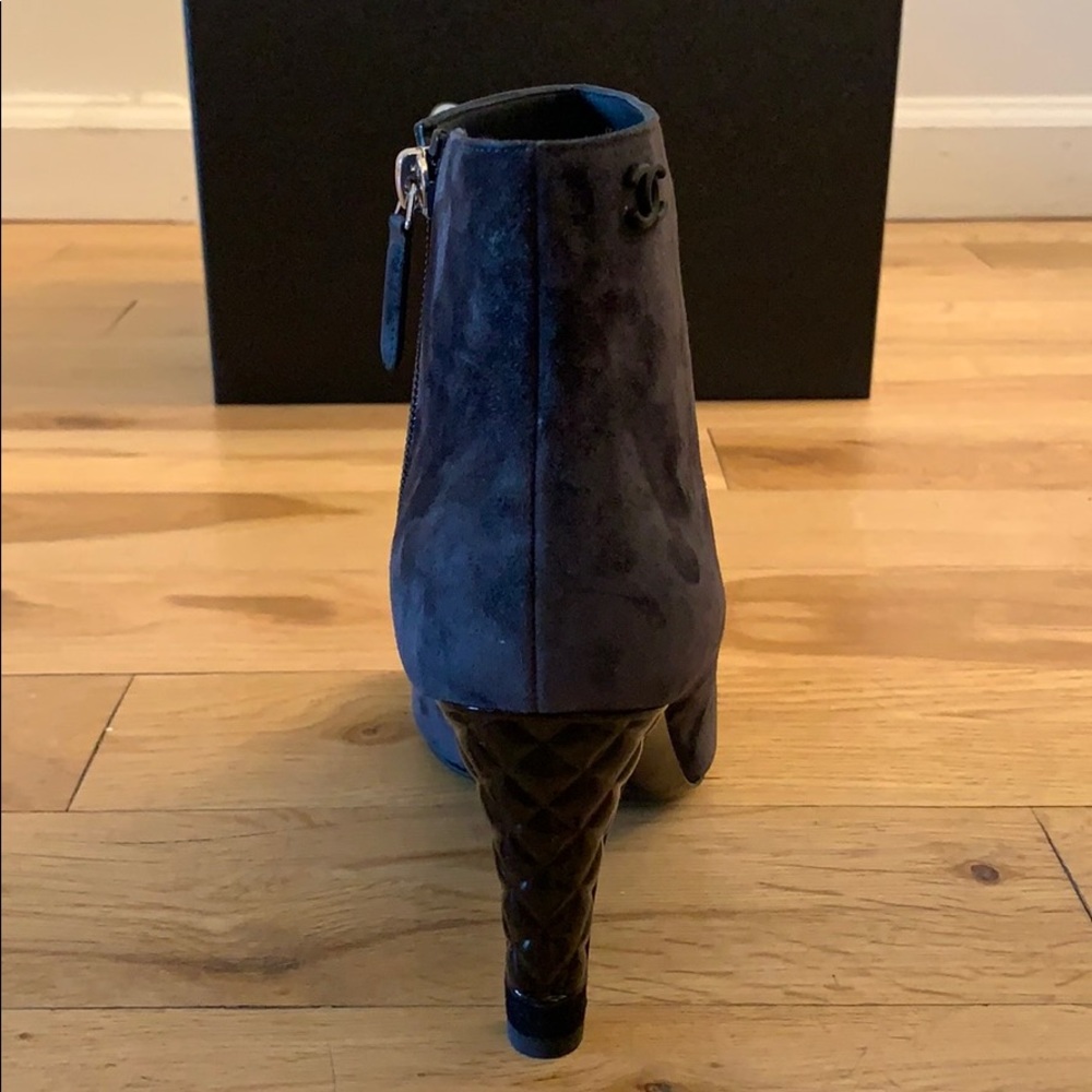 Authentic CHANEL Dark Grey Suede Booties sz 8 - Picture 4 of 4